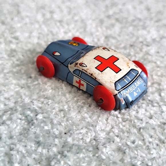 Vintage Ambulance Tin Car Made in Japan 1950's-60's - Picture 3 of 8